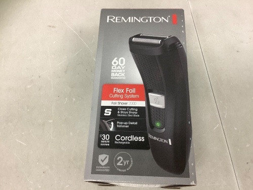 Remington Foil Shaver, Powers Up, E-Commerce Return - Lot 192