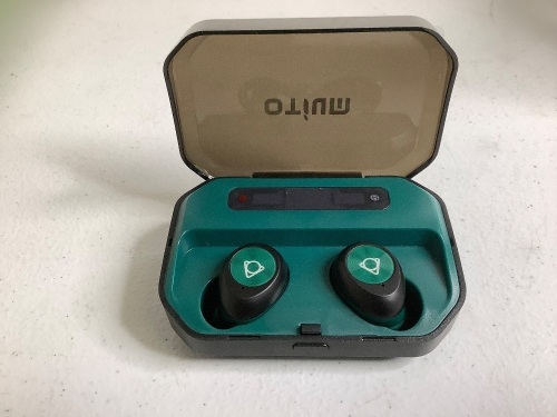 Wireless Earbuds, Appears New - Lot 388