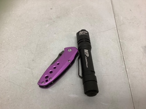Smith & Wesson Flashlight & Folding Knife, E-Comm Return - Lot 438