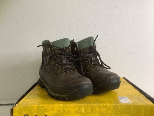 Women's Hikers, 7.5M, E-Commerce Return - Lot 610