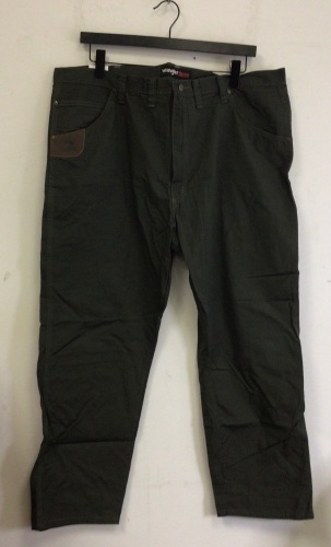 Men's Wrangler Pants, 44x30, Appears New - Lot 659