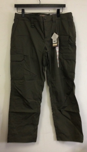 Women's Pants, 16, Appears New - Lot 702