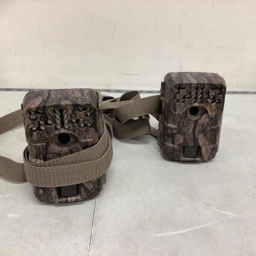 Lot of (2) Assorted Trail Cams, E-Comm Return - Lot 769