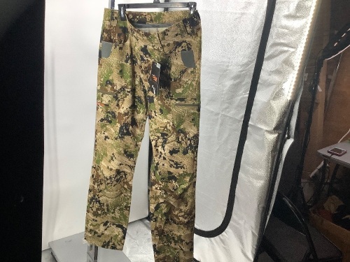 Sitka Traverse Pant, 33M, Appears New - Lot 197