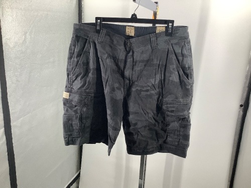Red Head Men's Shorts, 38, Appears New - Lot 357