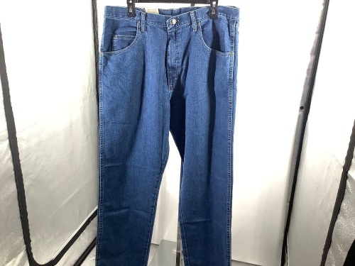 Wrangler Men's Jeans, 38x34, Appears New - Lot 390