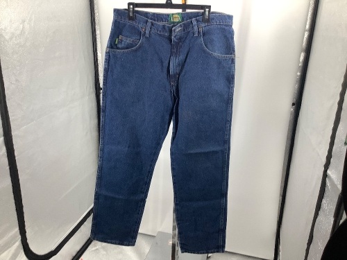 Men's Jeans 36x30, Appears New - Lot 560