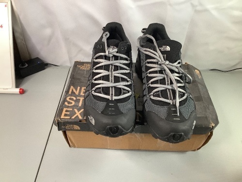 The North Face Men's Shoes, 11, Appears New, Box Damaged - Lot 570