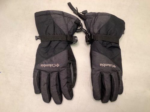 Columbia Gloves, Dirty, Ecommerce Return - Lot 650