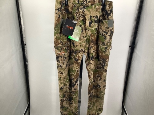 Sitka Traverse Pant, Men's 36R, Seem has loose stitch, Ecommerce Return - Lot 674