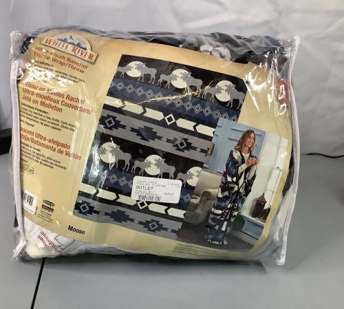 White River Ultra Plush Fleece Wrap, Appears New - Lot 688