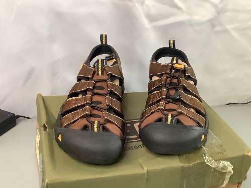 Keen Newport Men's Sandals, 9.5, Appears New - Lot 766