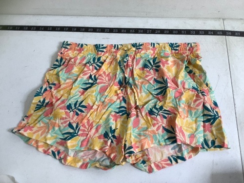 Women's Natural Reflections Shorts, M, Appears New - Lot 337