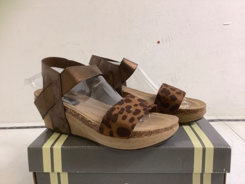 Women's Natural Reflections Sandals, 9M, Appears New - Lot 454