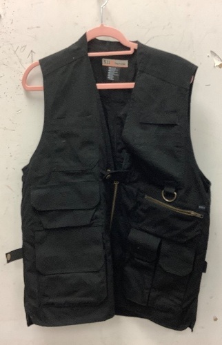 Men's 5.11 Tactical Vest, M, Appears New - Lot 472