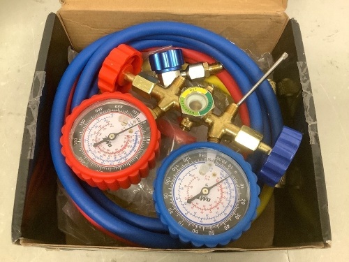 Auto A/C Manifold Gauge, Appears New - Lot 598