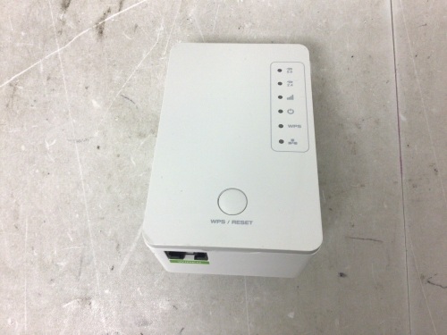 WiFi Network Extender, New, Powers Up - Lot 676