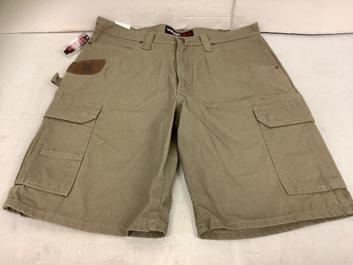 Men's Wrangler Shorts, 36, New - Lot 730