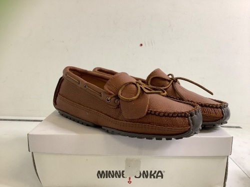 Men's Minnetonka Shoes, 10, Appears New - Lot 943