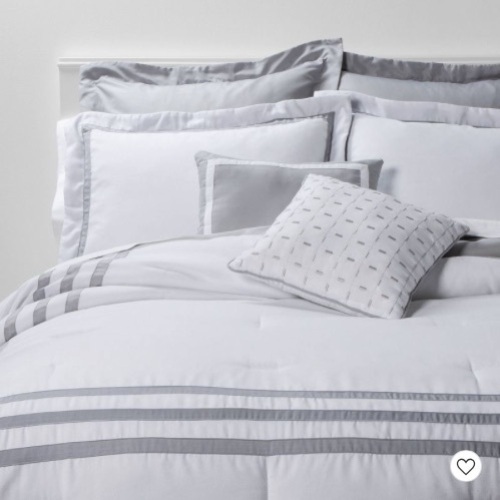 Threshold 8 Piece, Sanford Comforter Set, Queen, White/Gray, Appears New - Lot 307