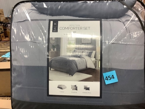 5 Peice Boston Pleated Comforter Bedding Set - King - Lot 463