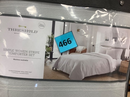 Simple Woven Stripe Comforter & Sham Set - Full/Queen - Lot 466