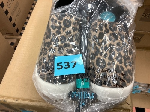 Women's Kasandra Slip-On Canvas Sneakers - Lot 537