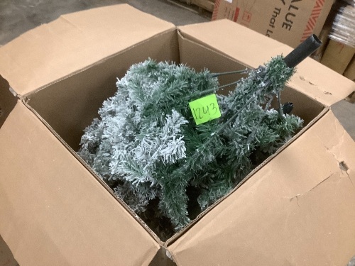 Gree/White Christmas Tree - Lot 1243