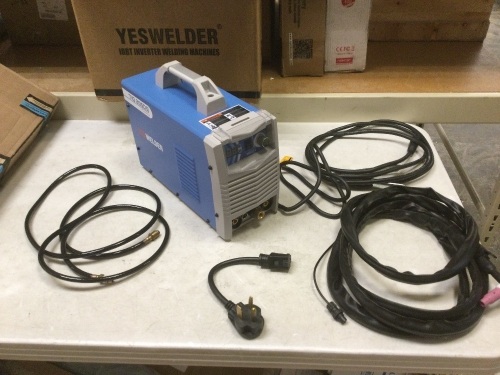Digital MIG-205DS MIG Welder,200Amp 110/220V Dual Voltage, Gas Gasless MIG Welding Machine MIG/Lift TIG/ARC 3 in 1 Welder. Unknown Condition E-Commerce Return - Lot 413