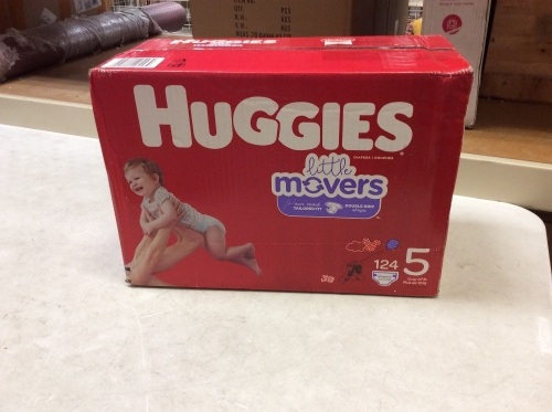 Huggies Little Movers Baby Diapers, Size 5, 124 ct - New - Lot 426