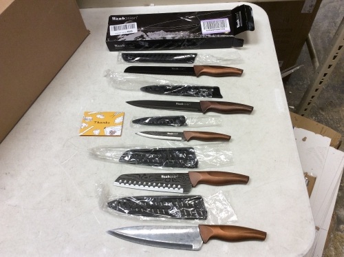 Wanbasion US Knife Set Damascus Style - Appears New - Lot 459