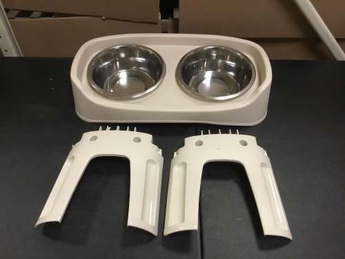 Elevated Pet Feeder - E-Comm Return, Appears New  - Lot 611