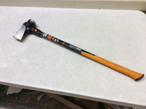 Fiskars Pro IsoCore Maul Splitting Face 8 Pound 36 Inch - Unknown Condition - Lot 683