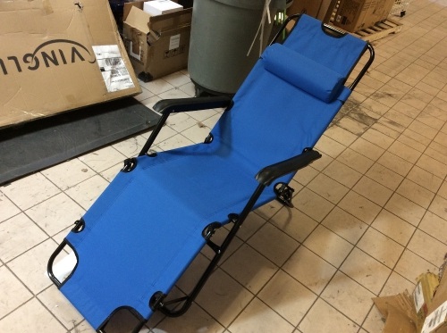 Vingli Patio Folding Lounge Chair, Blue - Appears New  - Lot 748