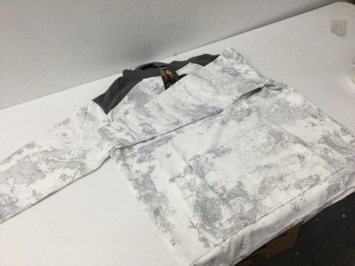CABELAS JACKET,APPEARS NEW - Lot 300