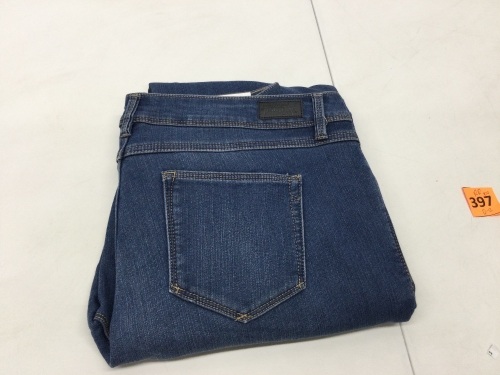 Natural Reflections Classic Fit Straight Leg Jeans for Ladies - Lot 397