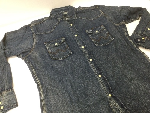 WOMEN WRANGLER SLEEVE WESTERN SHIRT,APPEARS NEW - Lot 529