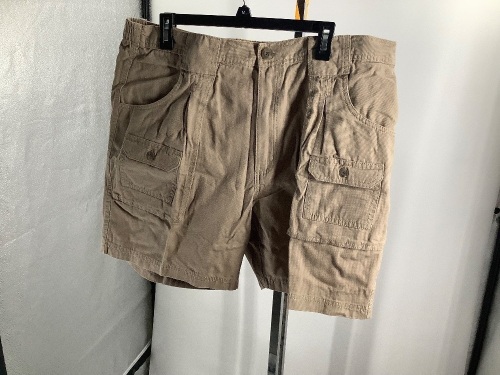 Red Head Men's Shorts, 40, Appears New - Lot 258