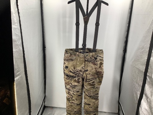 Under Armour Bib, Large, Appears New - Lot 412