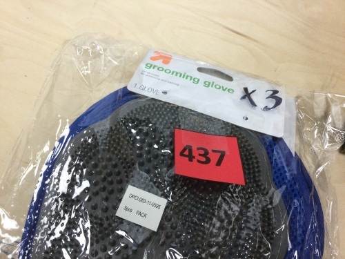 Pet Grooming Glove, Set of 3, Appears New - Lot 437