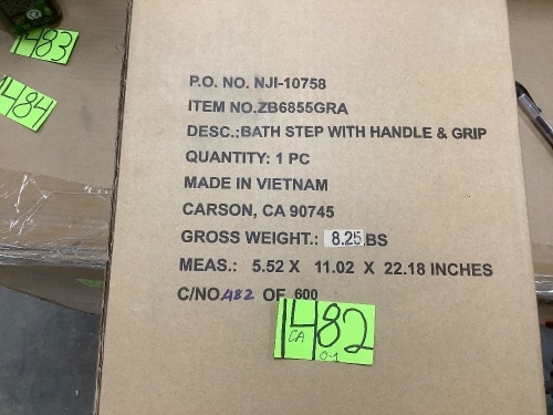Bath Step w/ Handle & Grip - Lot 1482