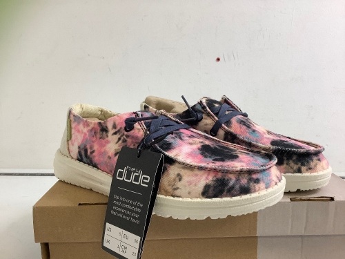 Hey Dude Womens Shoes, 5, New - Lot 63