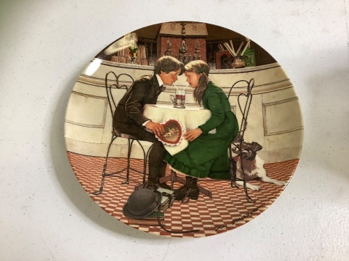 Knowles Valentine's Day Collector Plate, Appears New - Lot 92