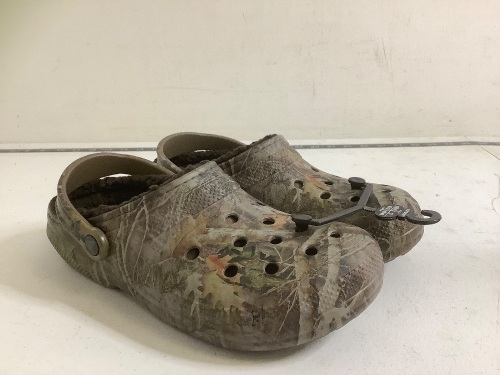 Unisex Crocs, M9 / W11, E-Commerce Return - Lot 462