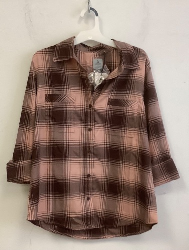Women's? Ascend Shirt, M, Appears New - Lot 496