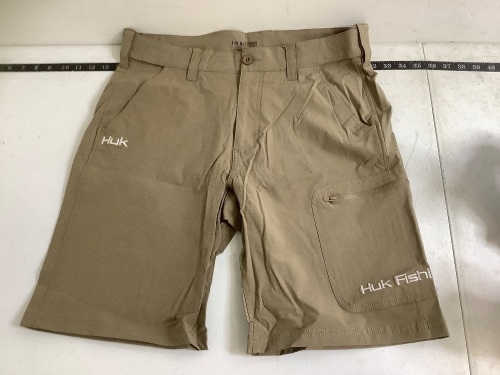 Men's Huk Shorts, L, Appears New - Lot 568