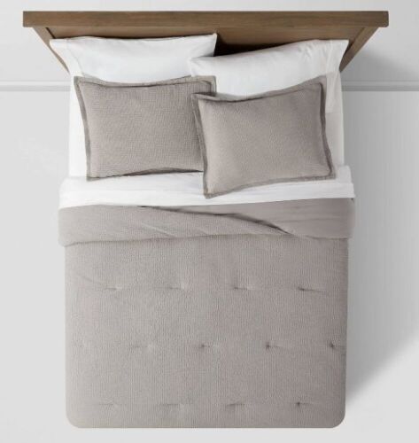 Washed Waffle Weave Comforter & Pillow Sham Set, King  - Lot 591