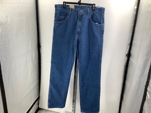 Wrangler Men's Jeans 38x34, Appears New - Lot 242