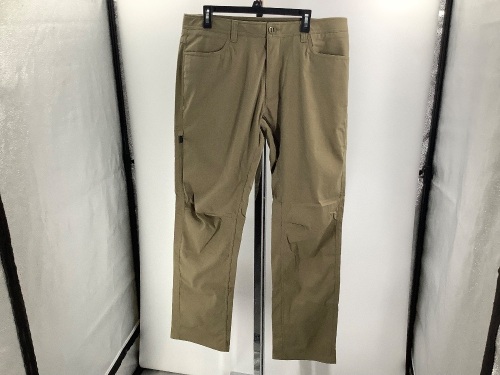 Under Armour Men's Pants, 38x34, Appears New - Lot 253