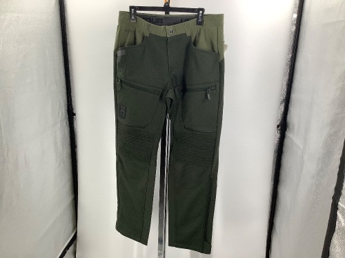 Under Armour Men's Pants, 34, Appears New - Lot 260